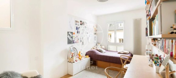 5 bedrooms Apartment in Paris, France No. 142145 9