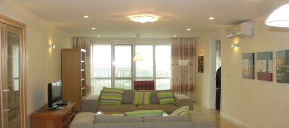 Apartamento de 3 dormitorios en Tay Ho, Vietnam No. 6214 2