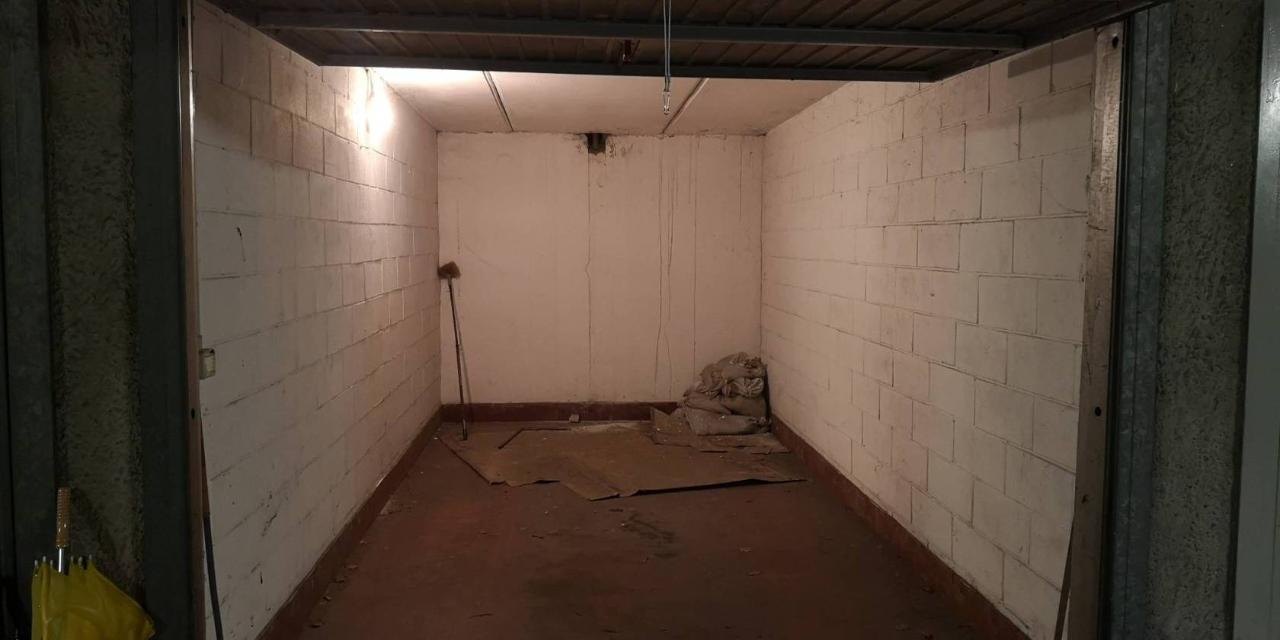  مرآب في Cologno Monzese, Italy 16متر مربع رقم 27268