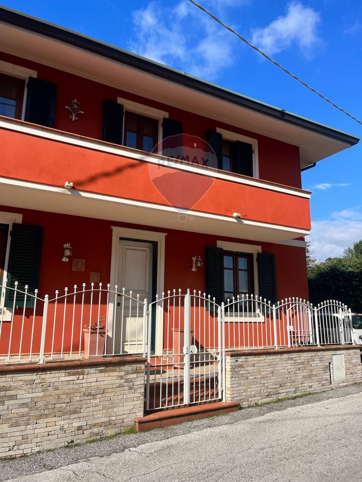 7 rooms Villa in Massarosa, Italy No. 14866
