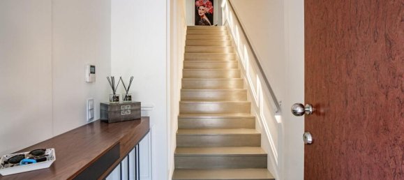 5 bedrooms Villa in Porto, Portugal No. 224778 2