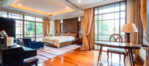 Villa de 5 dormitorios en Phra Khanong, Thailand No. 62716 9