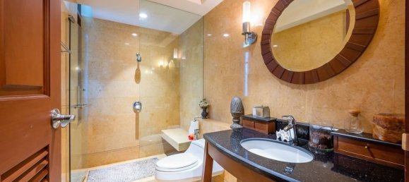 Villa de 5 dormitorios en Phra Khanong, Thailand No. 62716 11