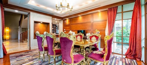 Villa de 5 dormitorios en Phra Khanong, Thailand No. 62716 3