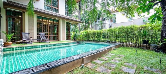 Villa de 5 dormitorios en Phra Khanong, Thailand No. 62716 12