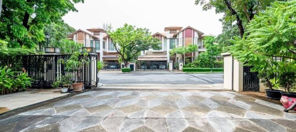 Villa de 5 dormitorios en Phra Khanong, Thailand No. 62716 13