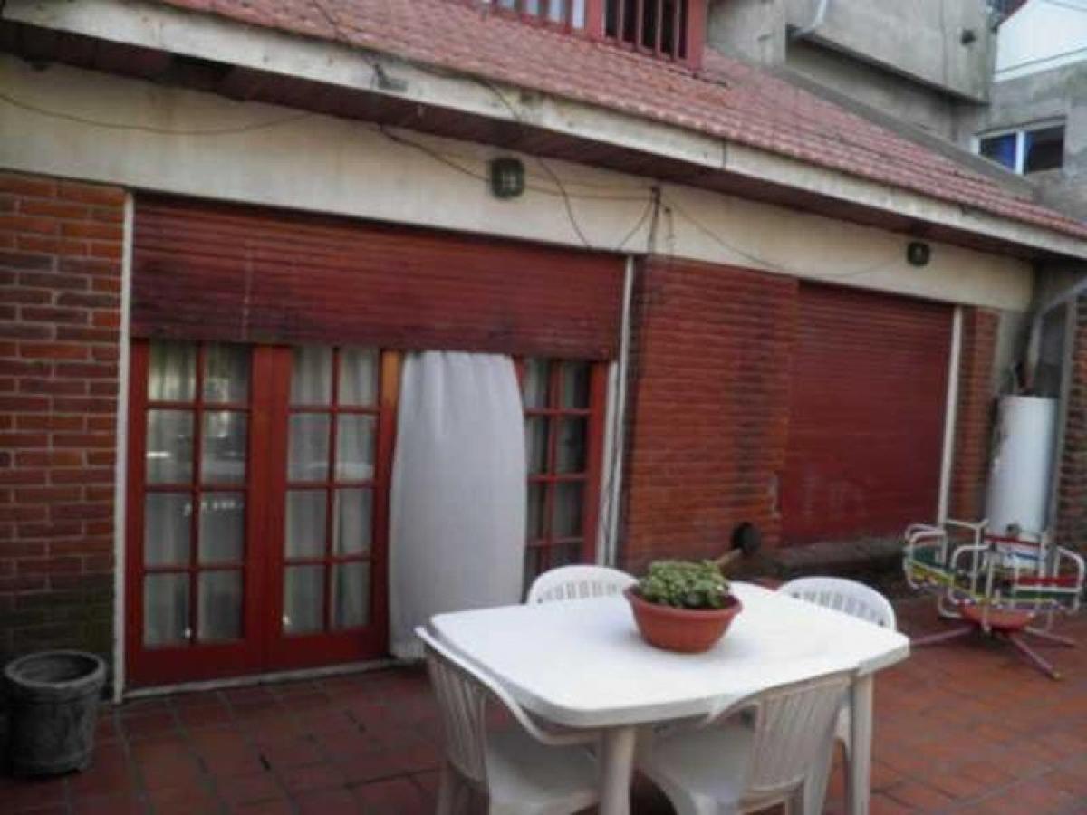 4 bedrooms House in Mar del Plata, Argentina No. 70653