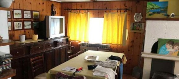 3 bedrooms Apartment in Gorno, Italy No. 251529 10