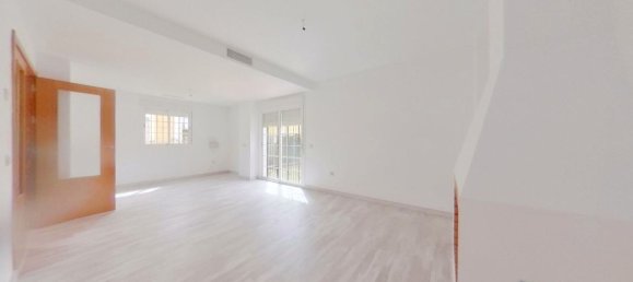 3 bedrooms House in Alhaurin de la Torre, Spain No. 133643 2