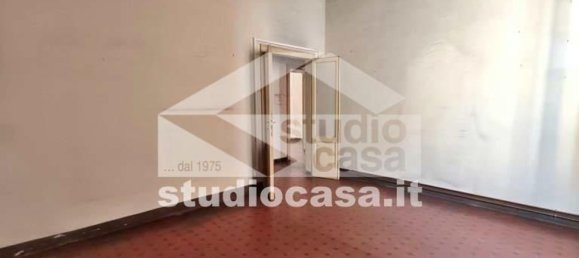 Квартира с 4 комнатами в Кремона, Италия № 297787 10