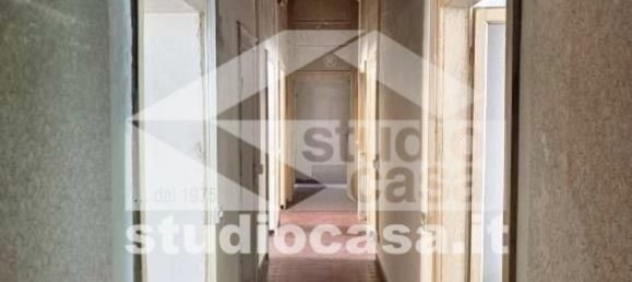 Квартира с 4 комнатами в Кремона, Италия № 297787 9