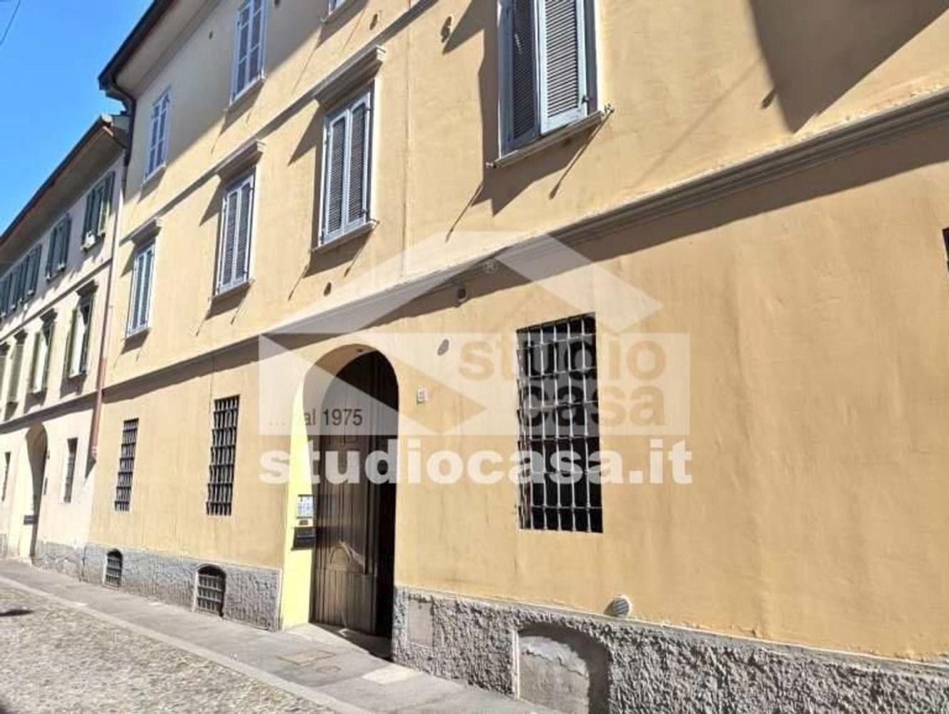 Квартира с 4 комнатами в Кремона, Италия № 297787