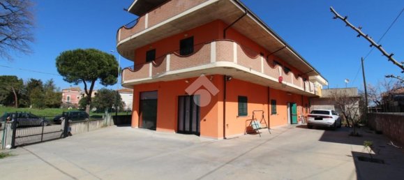 586m² Building in Campli, Italy No. 43149 3