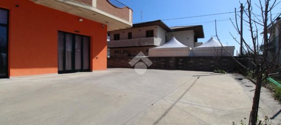586m² Building in Campli, Italy No. 43149 7