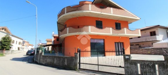586m² Building in Campli, Italy No. 43149 11