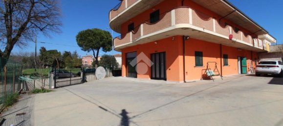 586m² Building in Campli, Italy No. 43149 10