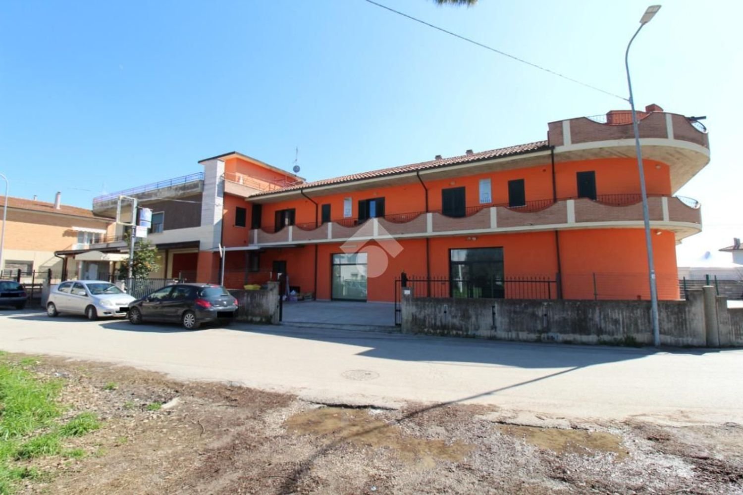 586m² Building in Campli, Italy No. 43149
