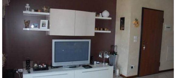 2 bedrooms Apartment in Turin, Italy No. 253760 2