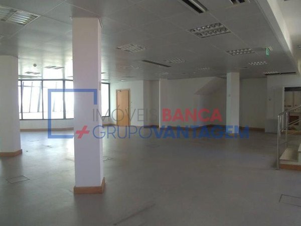 1224m² Building in Vila Real, Portugal No. 70800