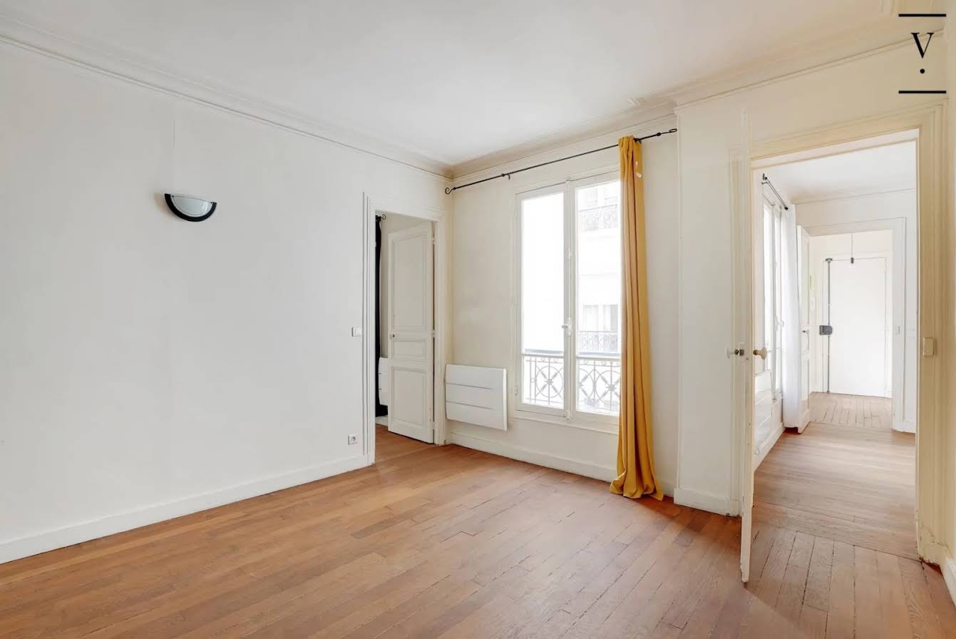 2 bedrooms Apartment in Paris, France No. 116786