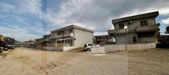Garage à Vasto, Italy 150m² No. 18706 2