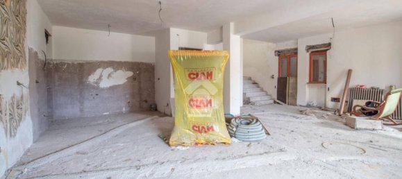 3-salle Appartement à Cittaducale, Italy No. 282452 8