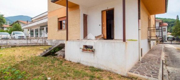 3-salle Appartement à Cittaducale, Italy No. 282452 11