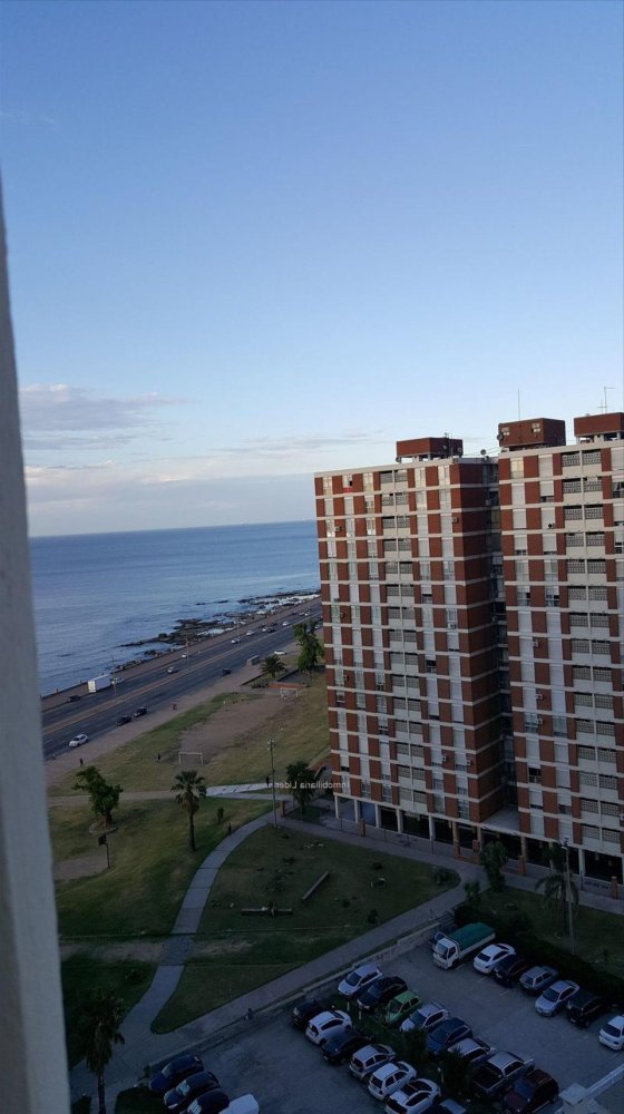 Apartamento de 3 dormitorios en Montevideo, Uruguay No. 4908