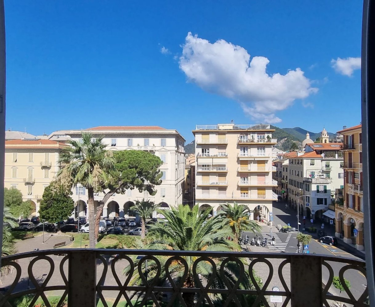 Квартира с 5 комнатами в Кьявари, Италия № 12325