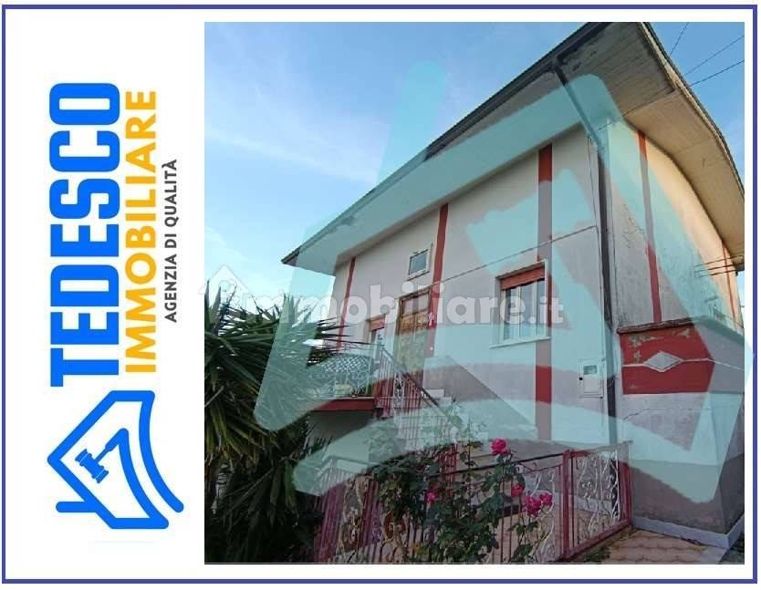 2 Schlafzimmer Haus in Apollosa, Italy, Nr. 302092