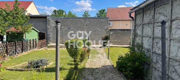 4 bedrooms Villa in Bourges, France No. 64539 9