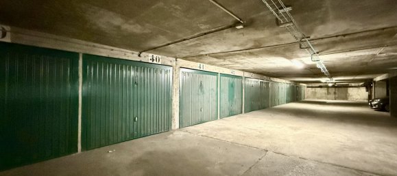  Garage in Paris, France No. 321349 4