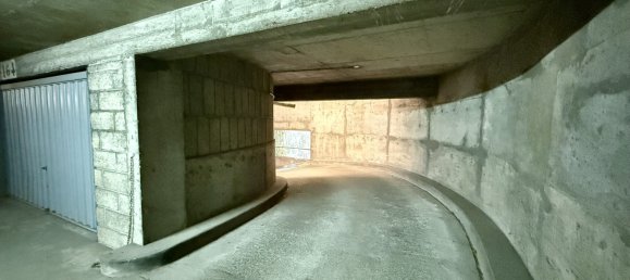  Garage in Paris, France No. 321349 2