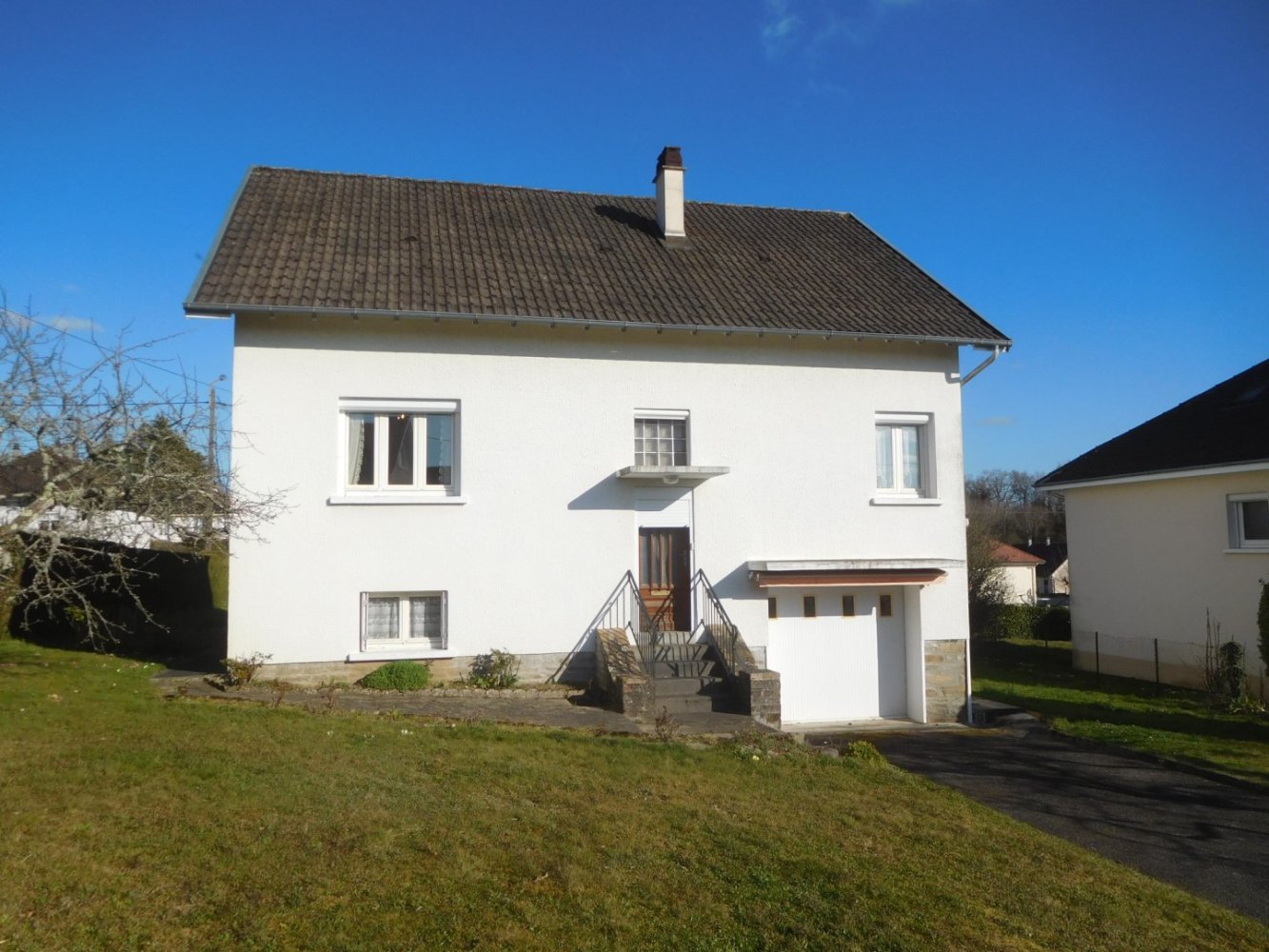 4 غرف نوم فيلا في Saint-Yrieix-la-Perche, France رقم 98570