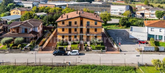 2 bedrooms Apartment in Mantua, Italy No. 359613 20