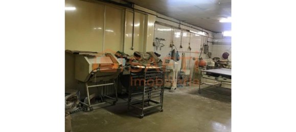 500m² Commercial property in Canelas, Portugal No. 47814 9