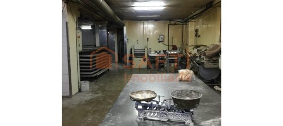 500m² Commercial property in Canelas, Portugal No. 47814 11