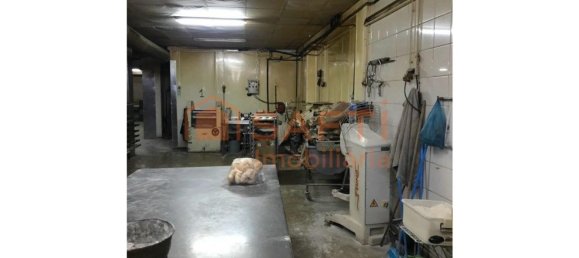 500m² Commercial property in Canelas, Portugal No. 47814 10