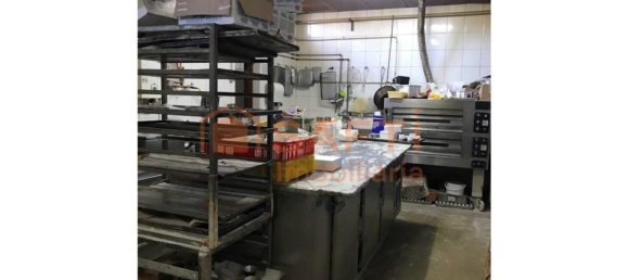 500m² Commercial property in Canelas, Portugal No. 47814 12