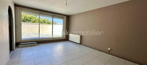 2 bedrooms Apartment in Vaux-le-Penil, France No. 318736 3