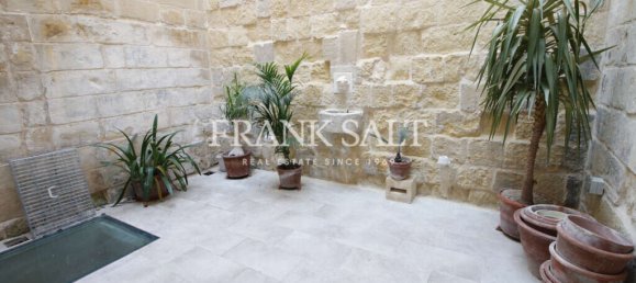 2 bedrooms Townhouse in Senglea, Malta No. 9346 9