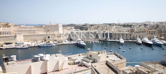 2 bedrooms Townhouse in Senglea, Malta No. 9346 2