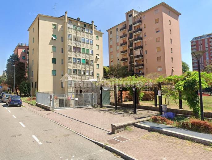  مرآب في Cinisello Balsamo, Italy 42متر مربع رقم 193972