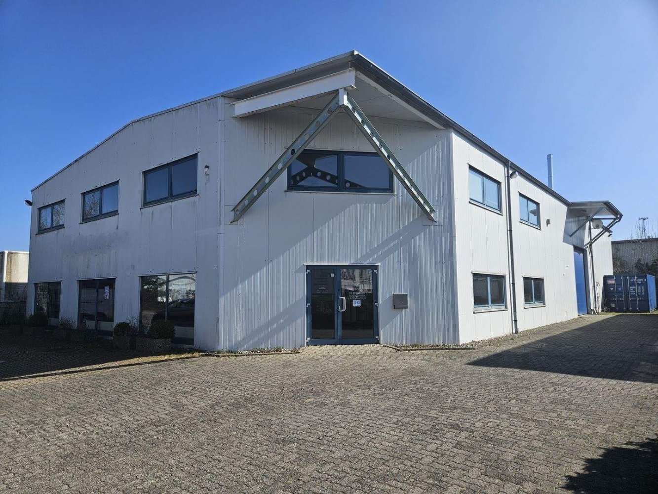 882m² Warehouse in Ludwigslust-Parchim, Germany No. 369082