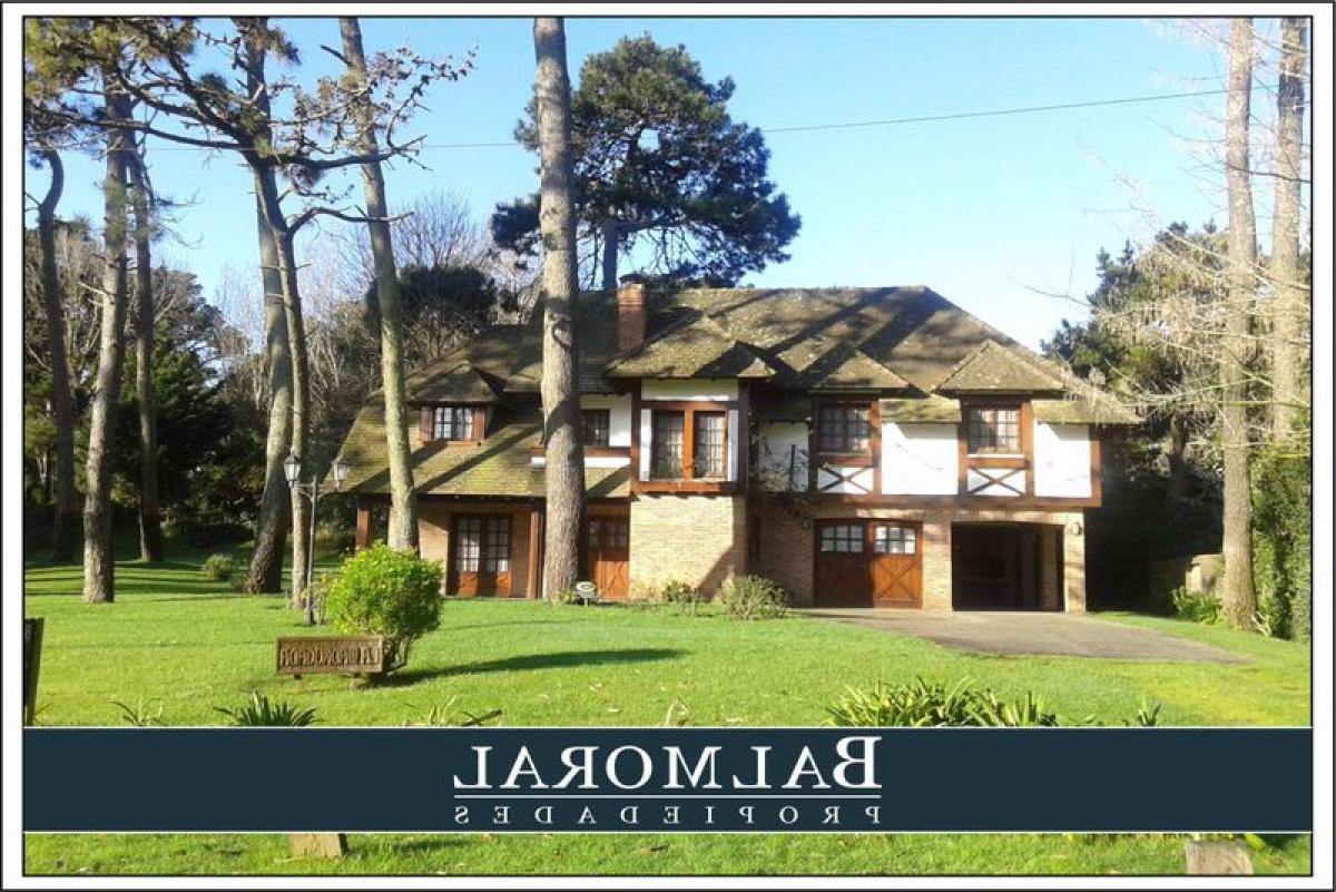 3 bedrooms House in Mar del Plata, Argentina No. 84750