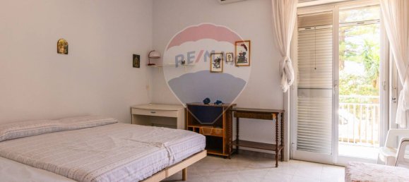 Квартира с 4 спальнями в Рипосто, Италия № 265311 10