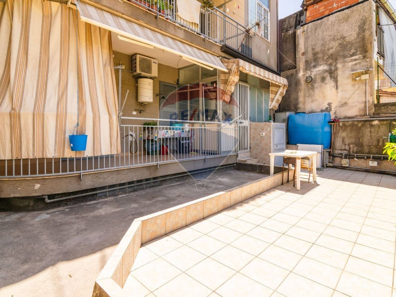 Квартира с 4 спальнями в Рипосто, Италия № 265311