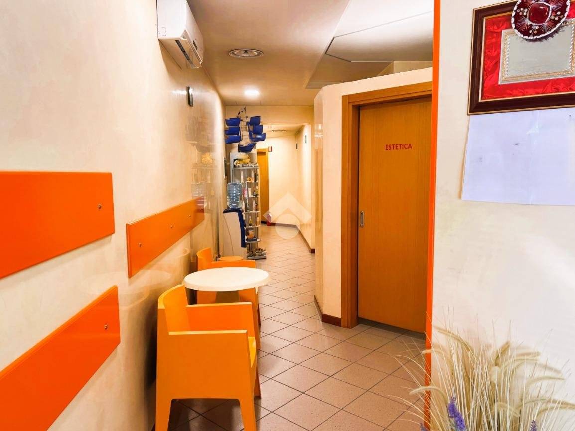  عقار تجاري في Pianiga, Italy 75متر مربع رقم 285047