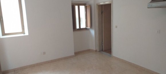 3 rooms Apartment in Anversa degli Abruzzi, Italy No. 302741 2
