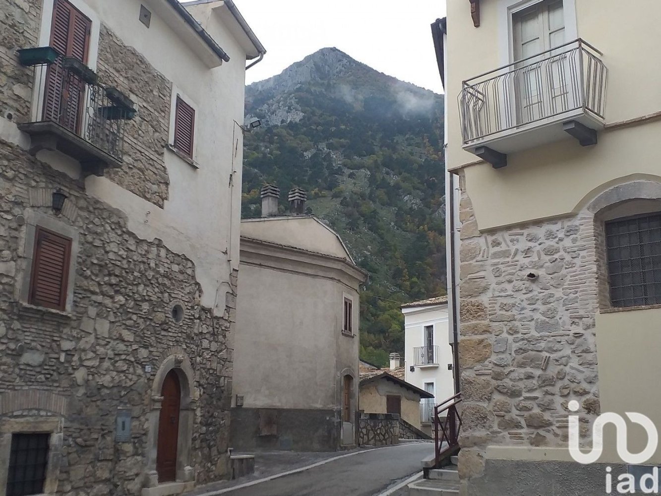 3 rooms Apartment in Anversa degli Abruzzi, Italy No. 302741